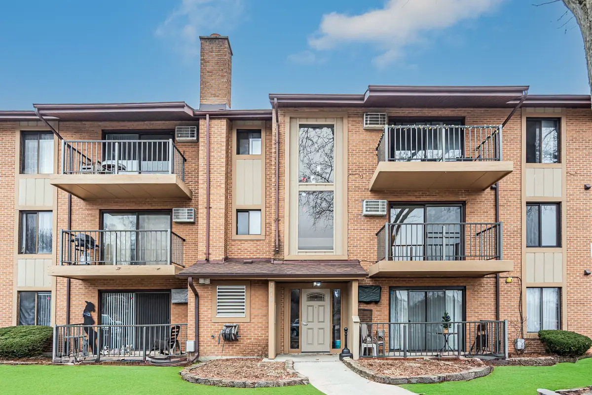 7010 W 110th Street #6, Worth, IL 60482 - Image #1