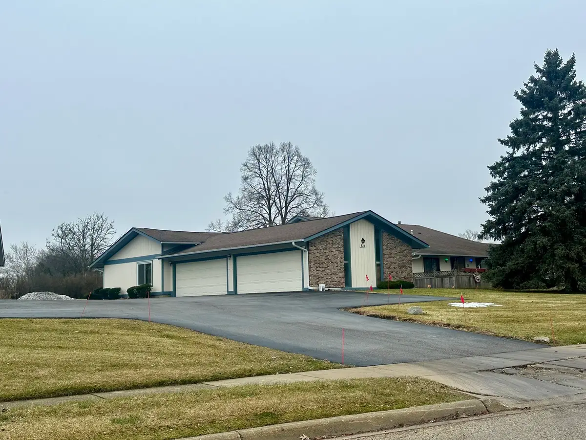 925 Wiltshire Drive #D, McHenry, IL 60050 - Image #1