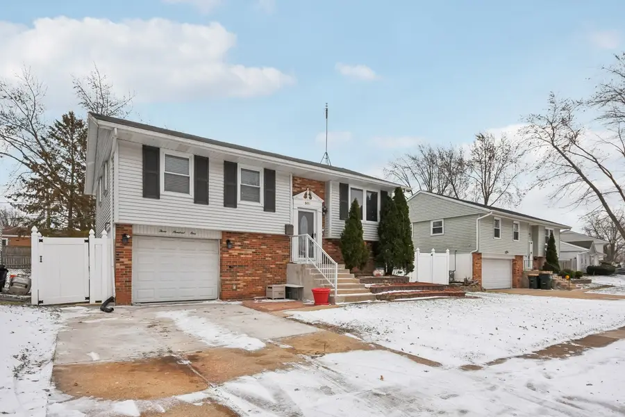 301 Villa Road, Streamwood, IL 60107 - Image #2