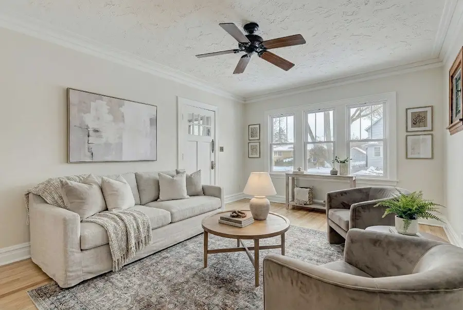 1561 E Walnut Avenue, Des Plaines, IL 60016 - Image #3