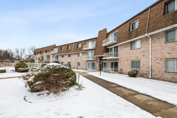3240 N Manor Drive #216, Lansing, IL 60438