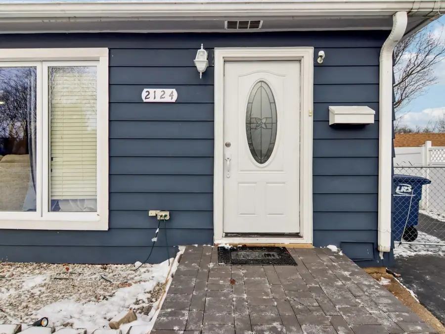 2124 Halsey Drive, Des Plaines, IL 60018 - Image #3