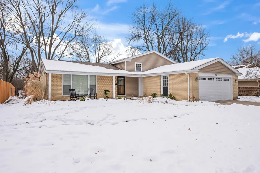 711 E Hackberry Drive, Arlington Heights, IL 60004 - Image #2