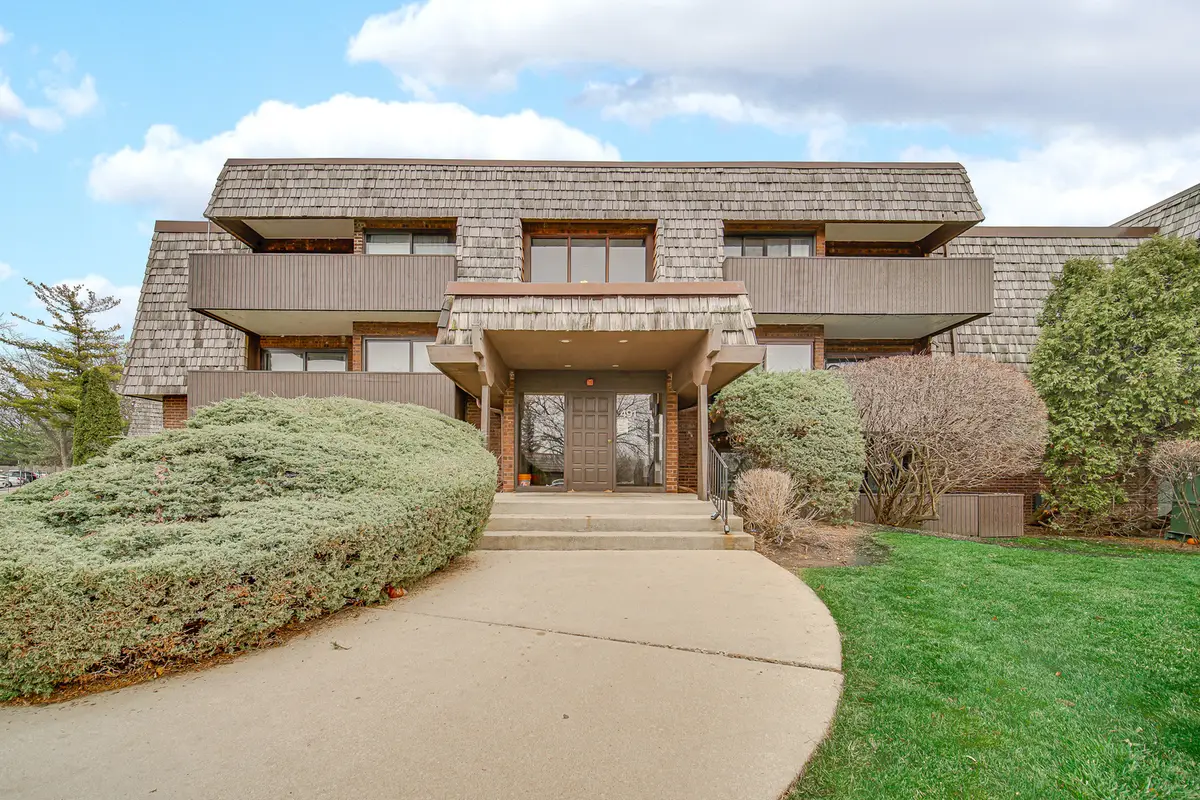 491 Timber Ridge Drive #101, Carol Stream, IL 60188 - Image #1