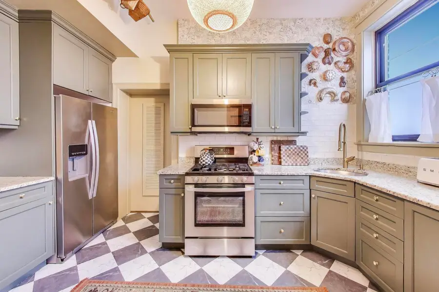 613 W Barry Avenue #4W, Chicago, IL 60657 - Image #2