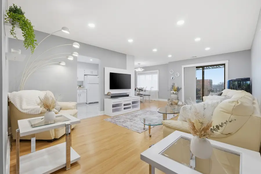 9342 Landings Lane #504, Des Plaines, IL 60016 - Image #2