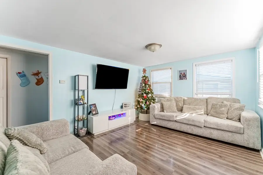 1214 E Galena Boulevard, Aurora, IL 60505 - Image #3