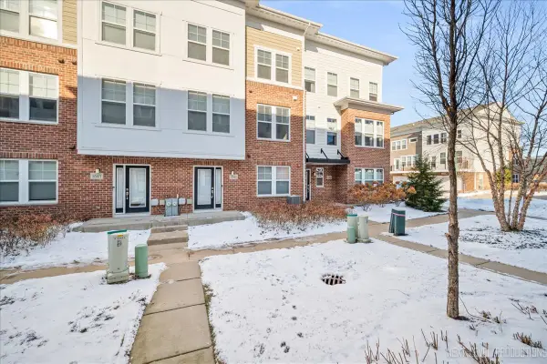 3543 Kemper Drive, Woodridge, IL 60517