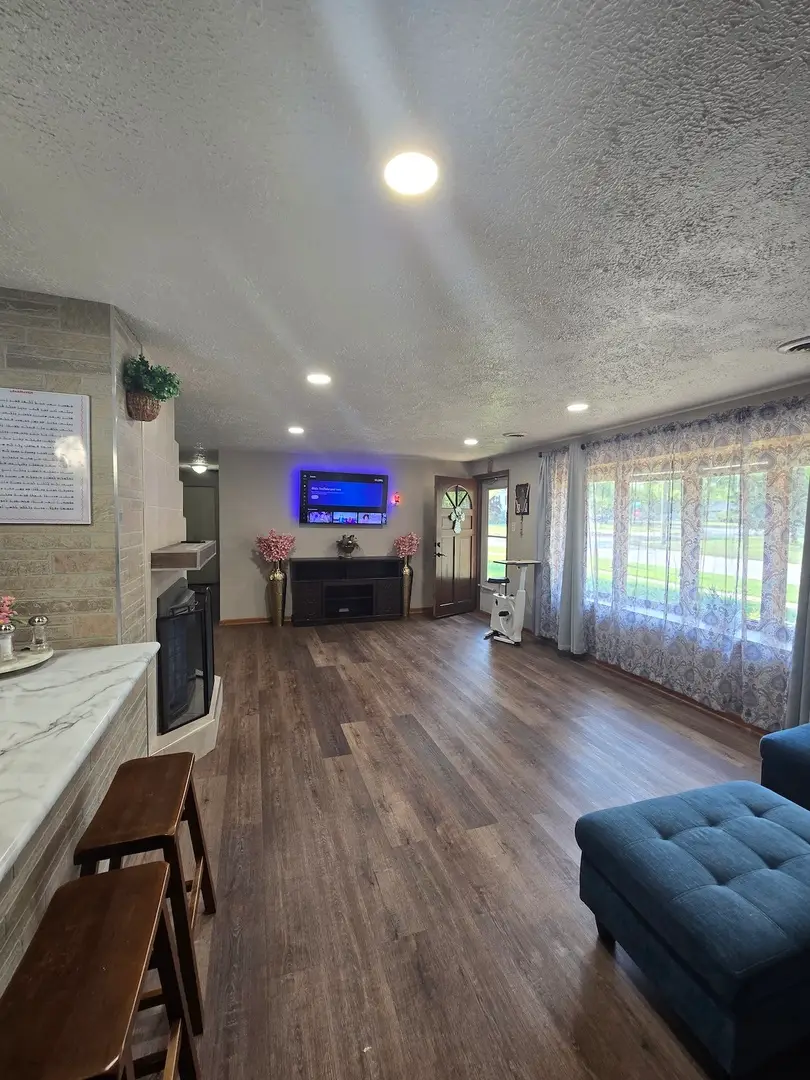 1939 Weston Lane, Schaumburg, IL 60193 - Image #2