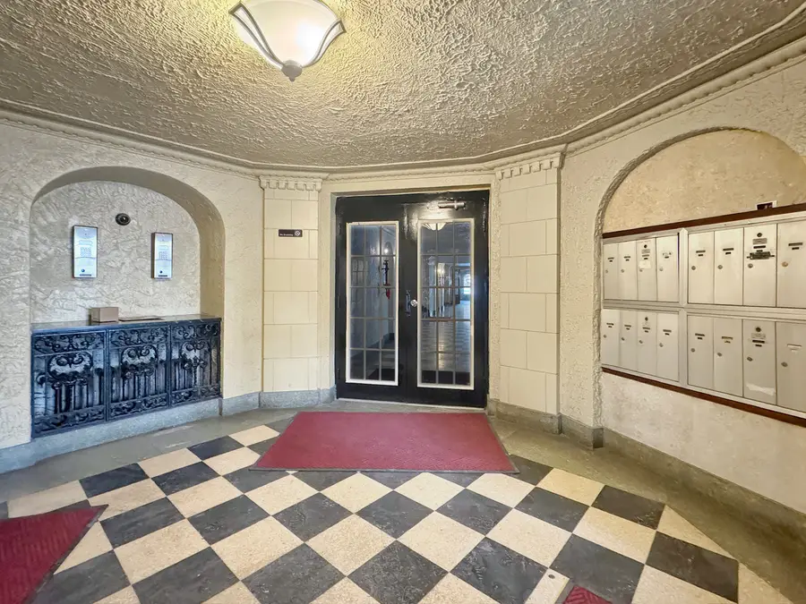 6832 S South Shore Drive #1, Chicago, IL 60649 - Image #3