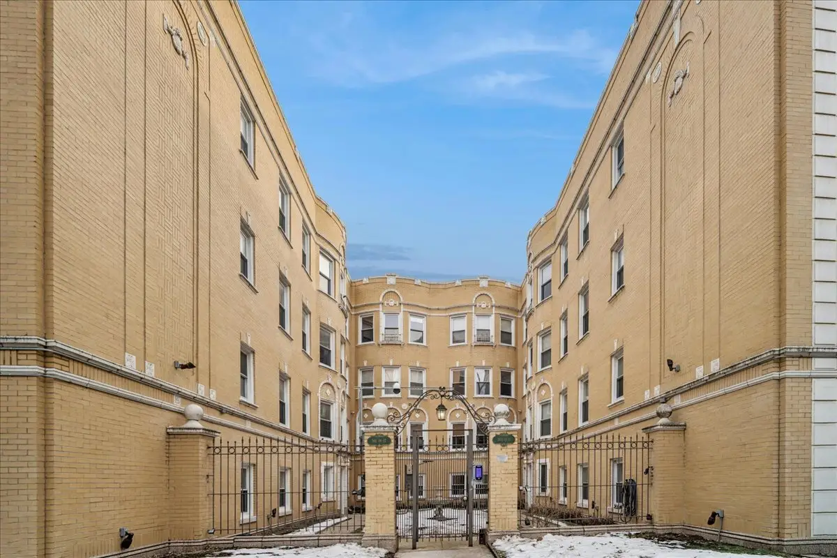 7411 N Hoyne Avenue #3, Chicago, IL 60645 - Image #1