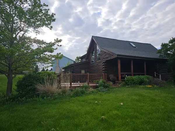 43W951 Fox Hill Court, St. Charles, IL 60175