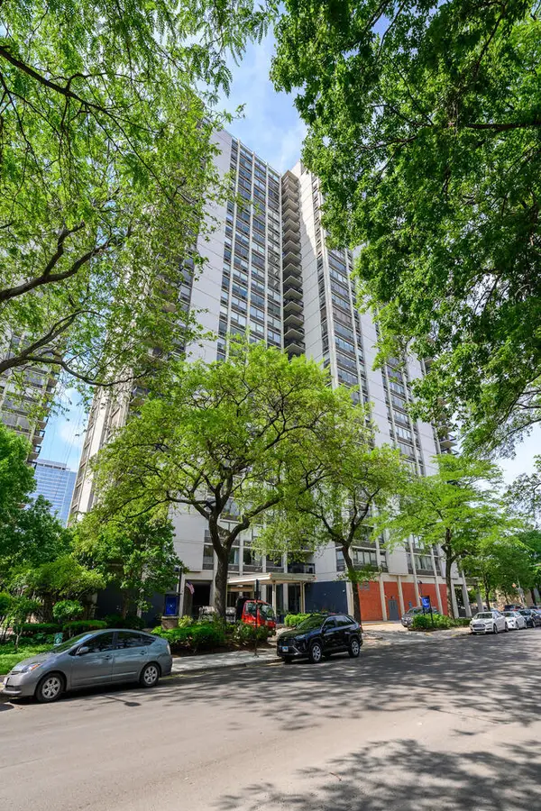 1360 N Sandburg Terrace #1209C, Chicago, IL 60610