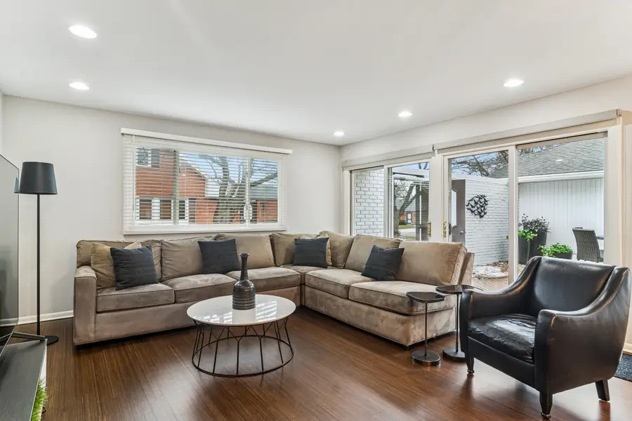 1 Harrogate On Oxford Road, Rolling Meadows, IL 60008 - Image #2