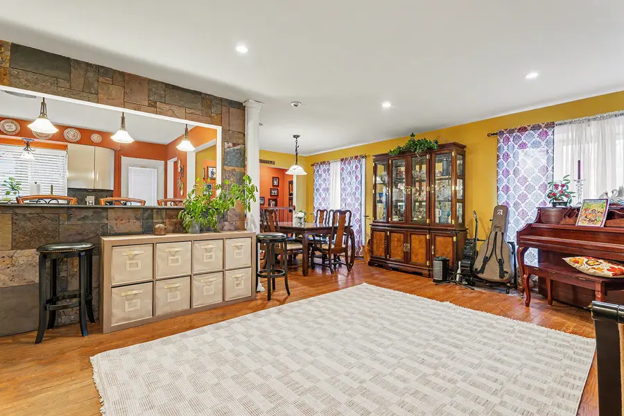 9417 Lawler Avenue, Skokie, IL 60077 - Image #3