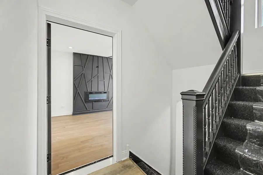 8207 S Clyde Avenue, Chicago, IL 60617 - Image #2