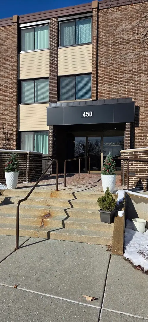 450 Raintree Court #2M, Glen Ellyn, IL 60137 - Image #1