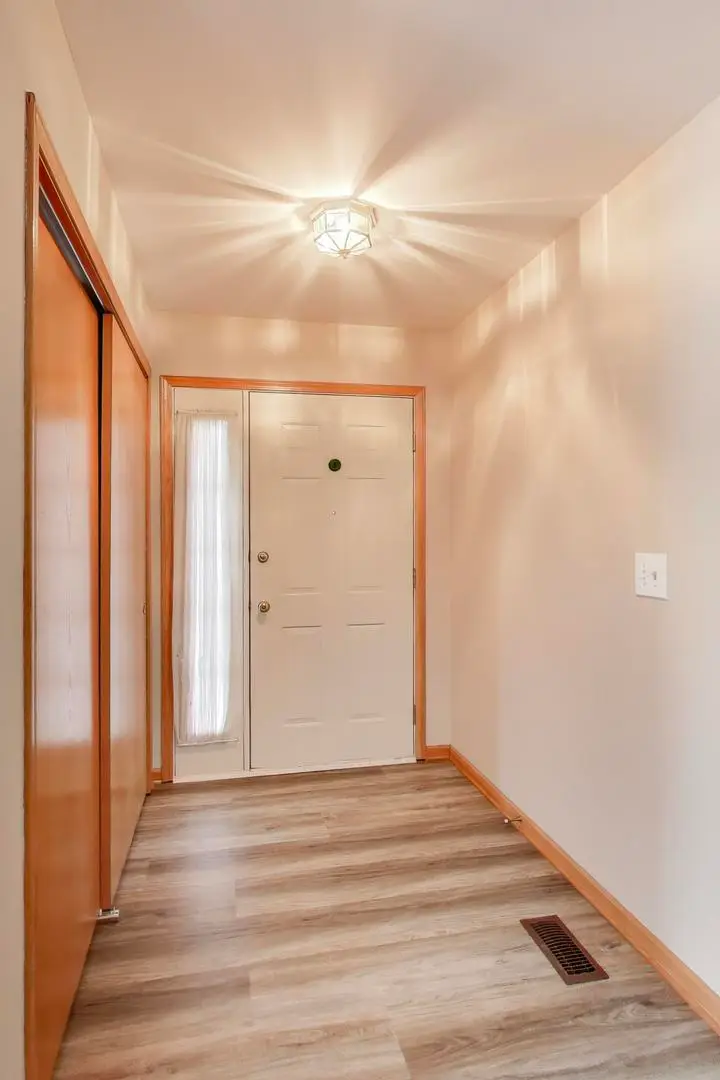 143 Canterbury Court #143, Bloomingdale, IL 60108 - Image #3