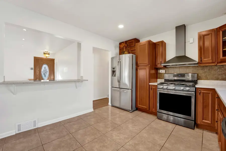 9410 Lawler Avenue, Skokie, IL 60077 - Image #2