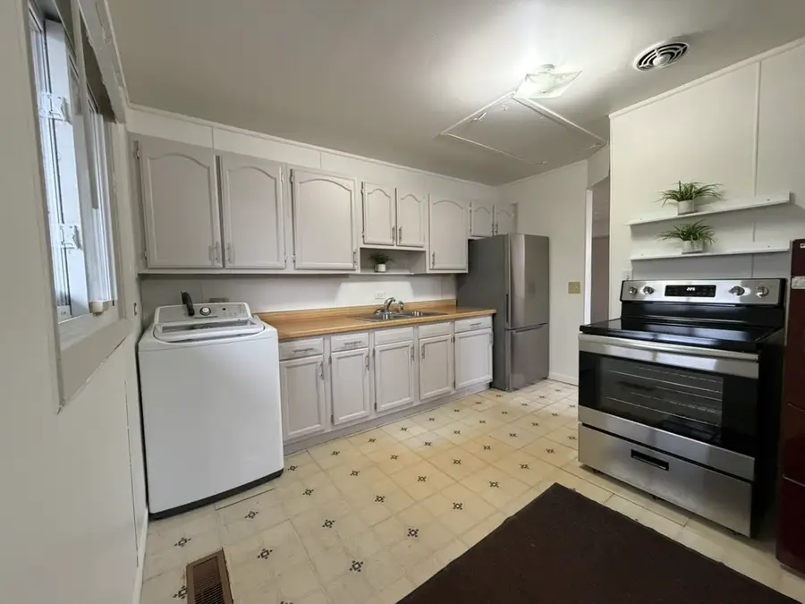 212 Durham Drive, Steger, IL 60475 - Image #2