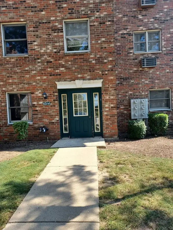 4314 W Shamrock Lane #2D, McHenry, IL 60050
