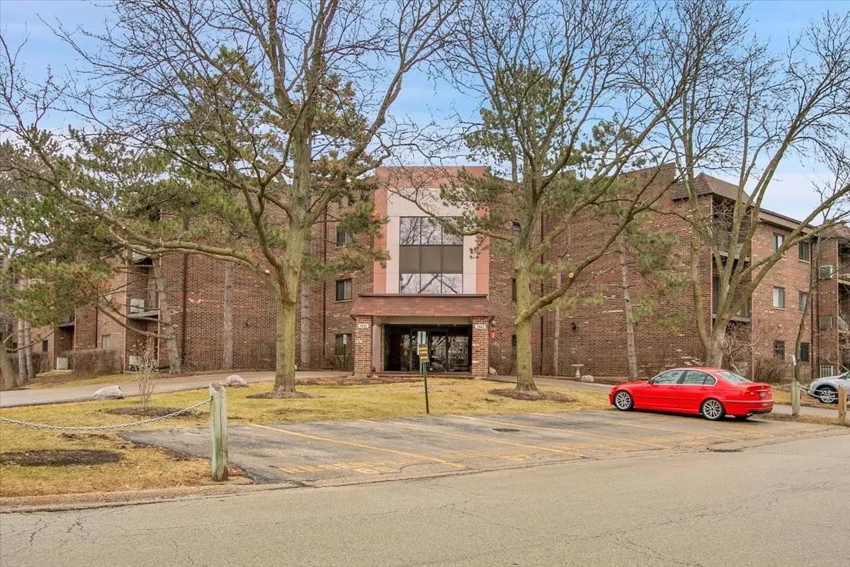 1002 Castilian Court #302, Glenview, IL 60025 - Image #1