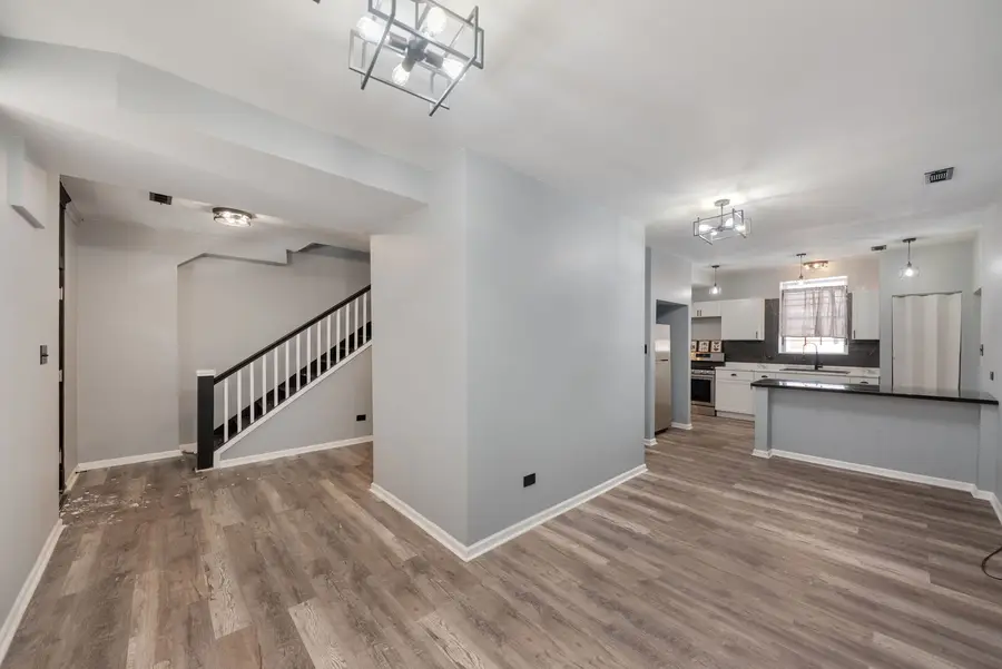 6718 S Saint Lawrence Avenue, Chicago, IL 60637 - #3