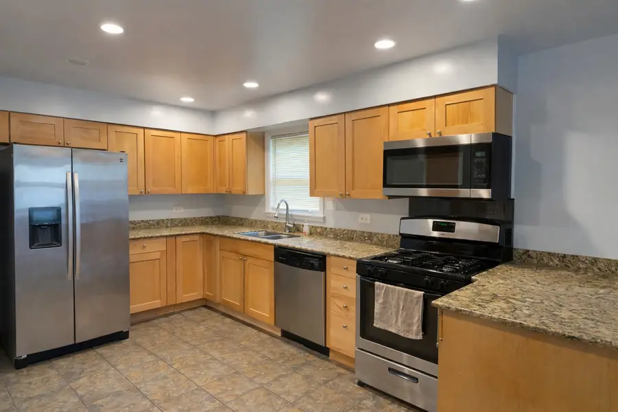 7758 S Burnham Avenue, Chicago, IL 60649 - Image #2