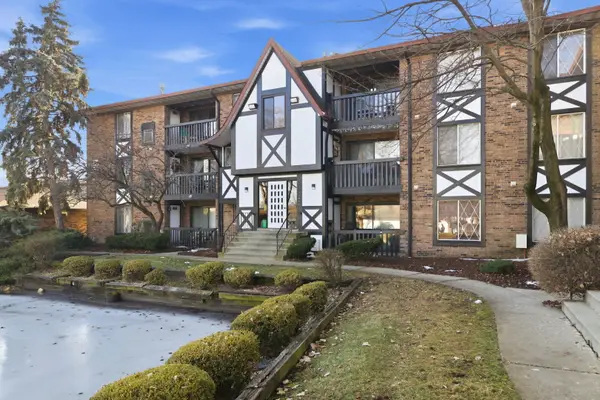 13616 Royal Court #207, Crestwood, IL 60418