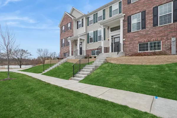 709 Neubauer Circle, Lindenhurst, IL 60046