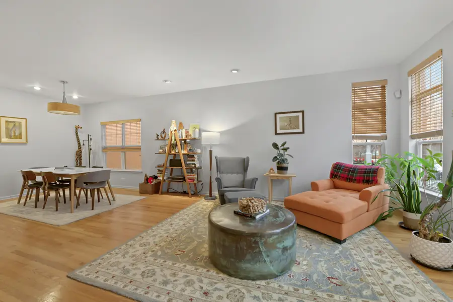 335 W Evergreen Avenue, Chicago, IL 60610 - Image #2