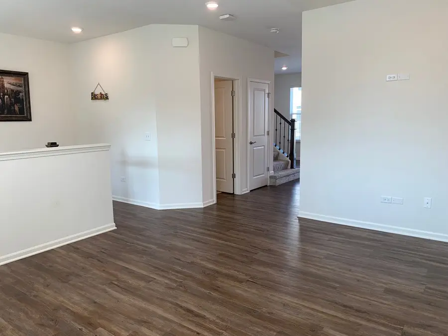 285 Lakeshore Drive, Oswego, IL 60543 - Image #3