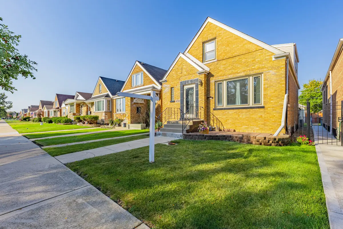 6724 S Kolin Avenue, Chicago, IL 60629 - Image #1