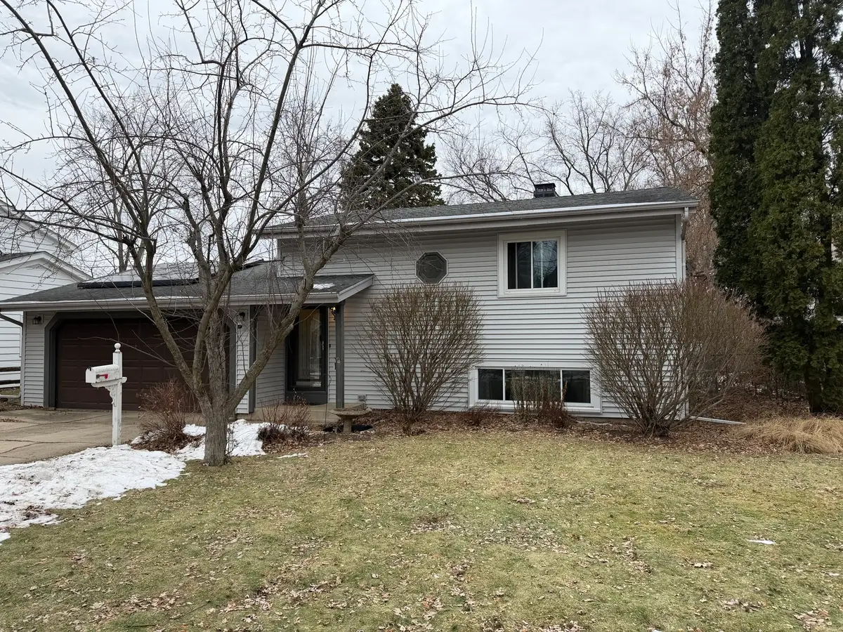 316 Maplewood Lane, Crystal Lake, IL 60014 - Image #1