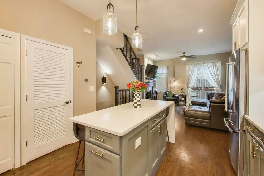 1145 W Newport Avenue #T, Chicago, IL 60657 - Image #3