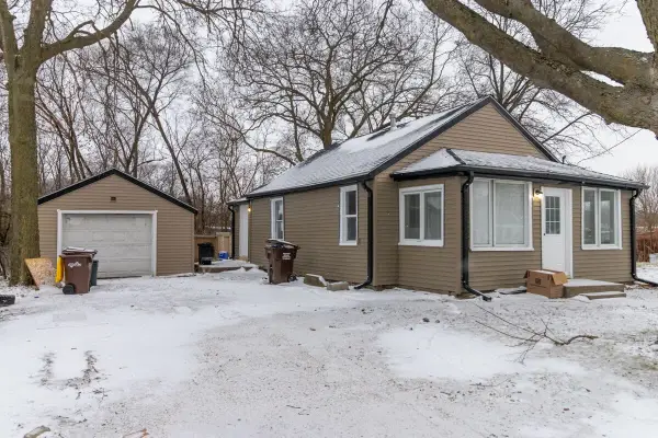 821 Sawyer Road, Rockford, IL 61109