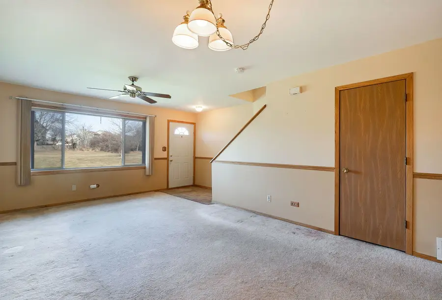 17475 W Chestnut Lane, Gurnee, IL 60031 - Image #2