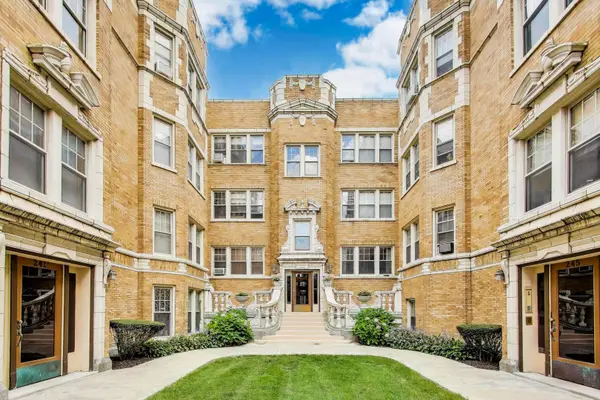 243 Washington Boulevard #3A, Oak Park, IL 60302