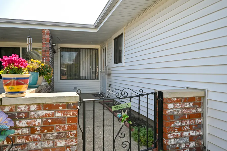 951 Chelsea Lane, Schaumburg, IL 60193 - Image #2