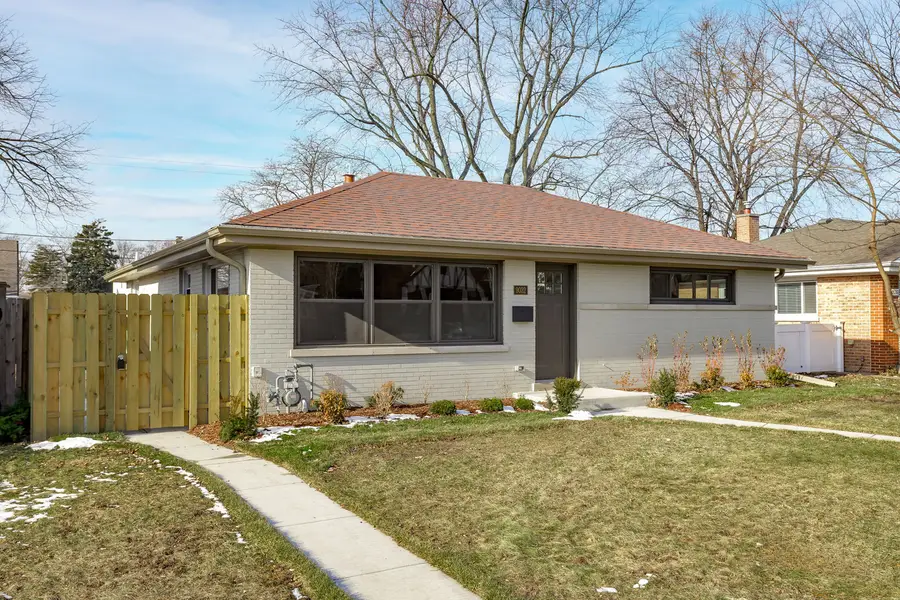 9032 Luna Avenue, Morton Grove, IL 60053 - Image #2