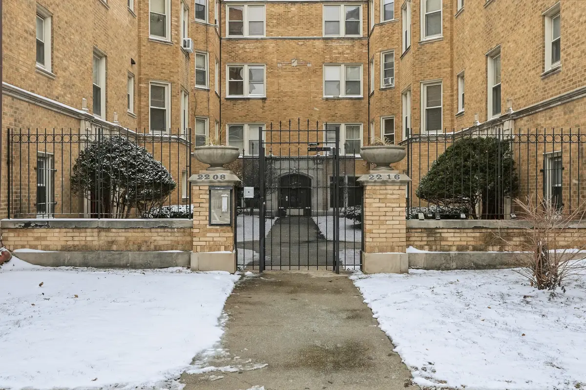 2212 E 70th Street #1B, Chicago, IL 60649 - Image #1