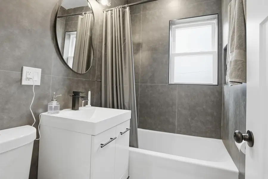 2212 E 70th Street #1B, Chicago, IL 60649 - Image #3