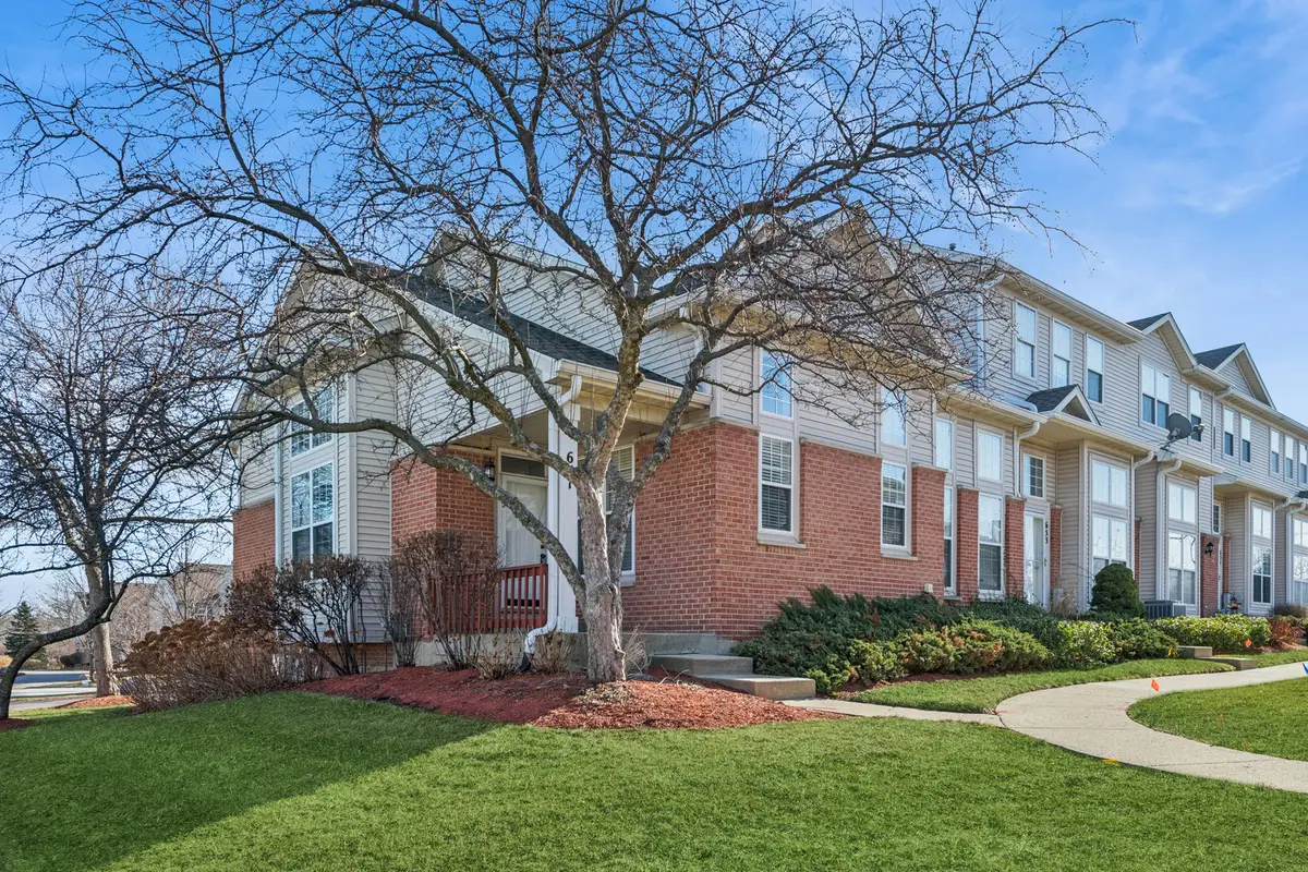 651 W Georgian Court, Addison, IL 60101 - Image #1