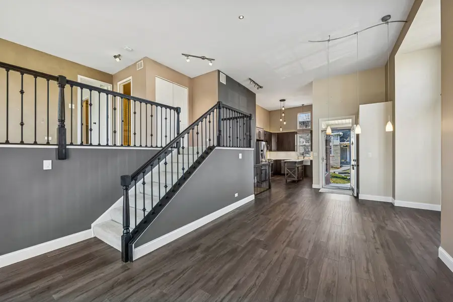 651 W Georgian Court, Addison, IL 60101 - Image #2