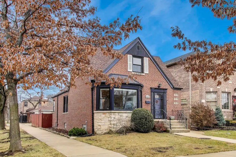 6059 N Tripp Avenue, Chicago, IL 60646 - Image #2