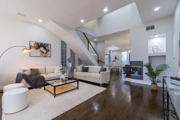 908 N Winchester Avenue, Chicago, IL 60622