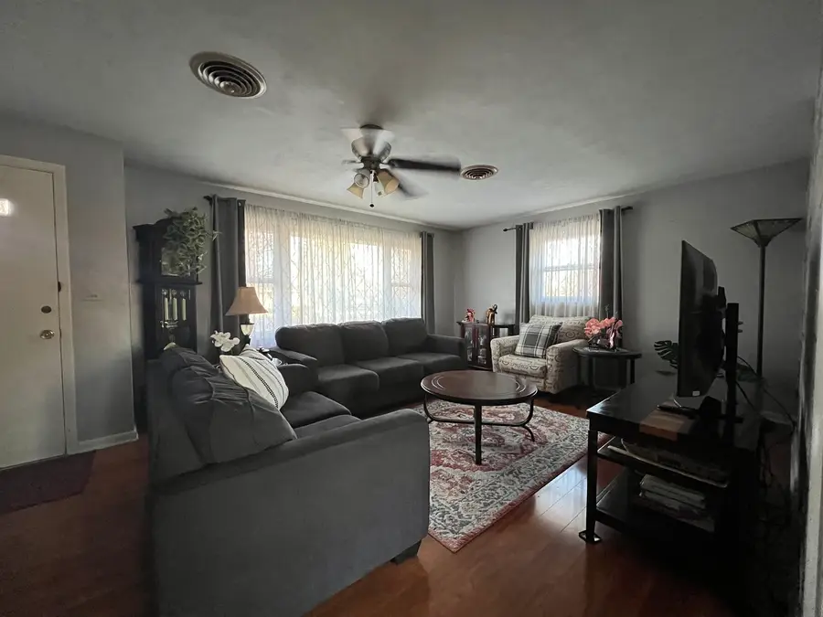 2305 W Grove Avenue, Waukegan, IL 60085 - Image #3