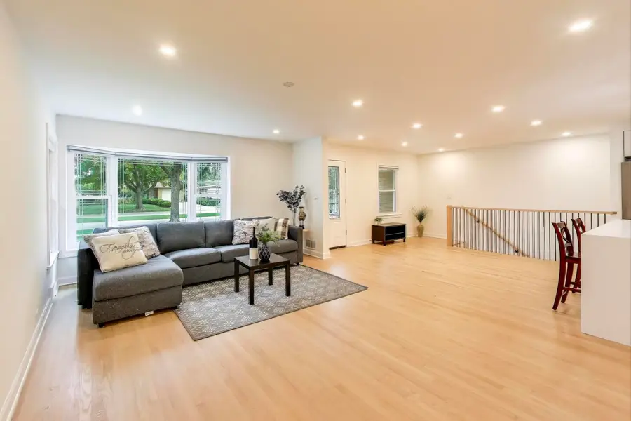 832 N Delphia Avenue, Park Ridge, IL 60068 - Image #3