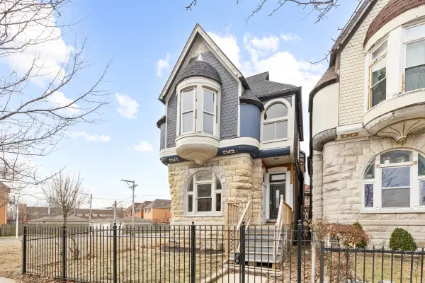4162 S Lake Park Avenue, Chicago, IL 60653