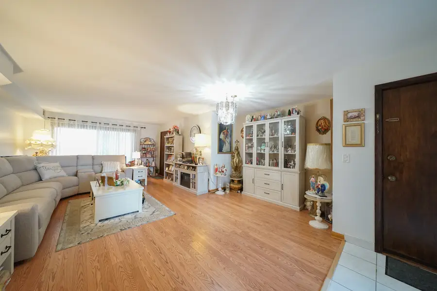 7604 W Lawrence Avenue #1B, Harwood Heights, IL 60706 - Image #3